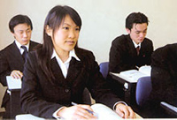 月に2回、葬儀ご相談会（予約制）を実施。葬儀のシステムや最も心配の種となる金額面など、どんなささいなことでもご相談いただけます。
