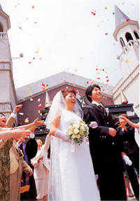 、下町のふれあいを大切にしながら、様変わりする結婚式のスタイルの一歩先を読み、お客様のご要望にできる限りお応えしていくサービスをモットーとしています