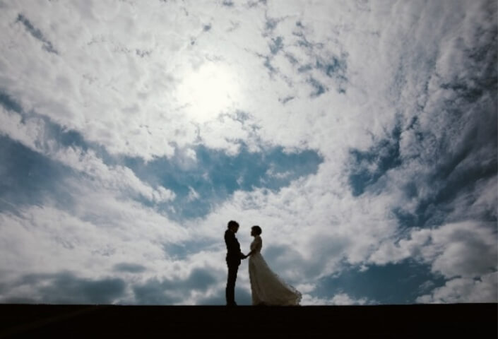 洗礼された婚礼衣装とロケーションウエディング