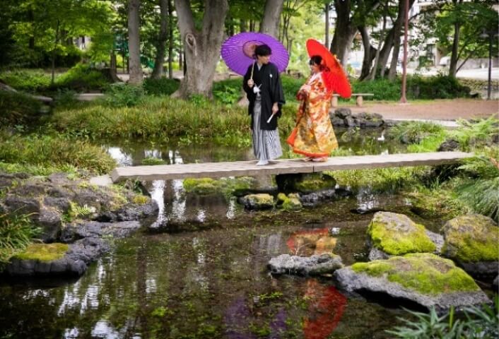 洗礼された婚礼衣装とロケーションウエディング