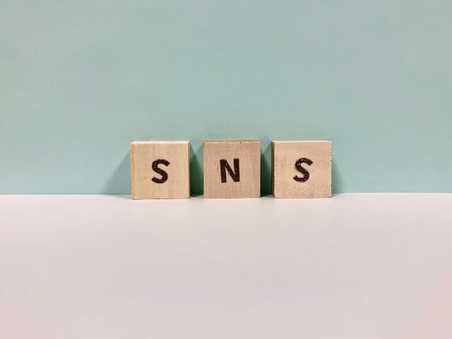 SNSで連絡する際のマナーと注意点